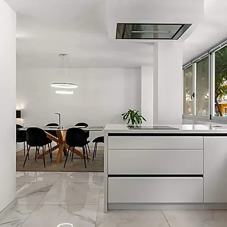 Appartement Elegant By Harbour By Costarentals *